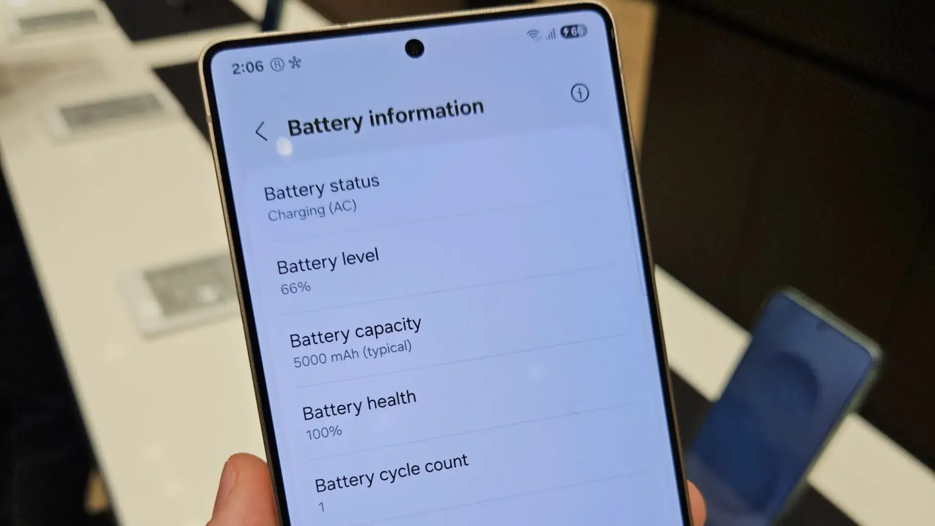 Galaxy S25: iPhone-Like Battery Health & Cycle Count