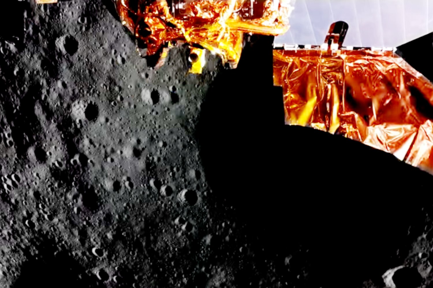 Firefly's Blue Ghost landing moments before reaching the lunar surface